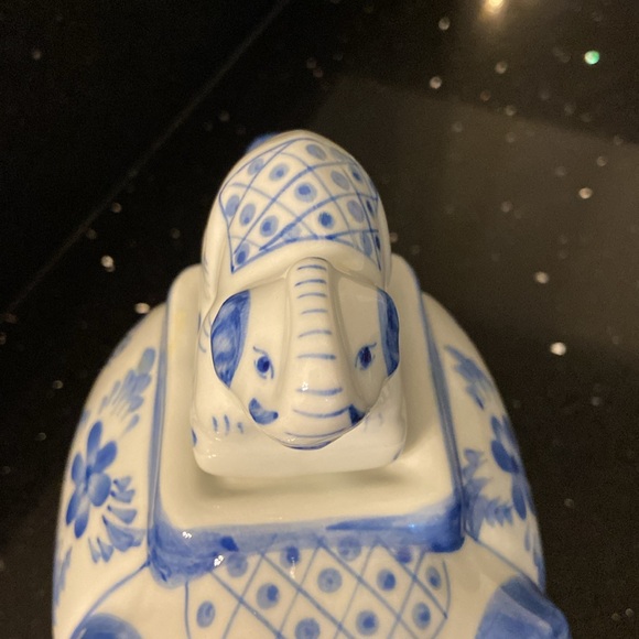 Elephant and Baby: Blue and White Floral Teapot Ceramic & Lid Vintage, Farmhouse - Picture 6 of 13